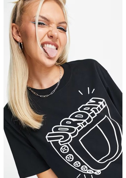 Jordan Essentials Graphic Illustrated Loose Fit T-Shirt Black Kadın Bol Kalıp Grafikli Tişört Siyah modelleri