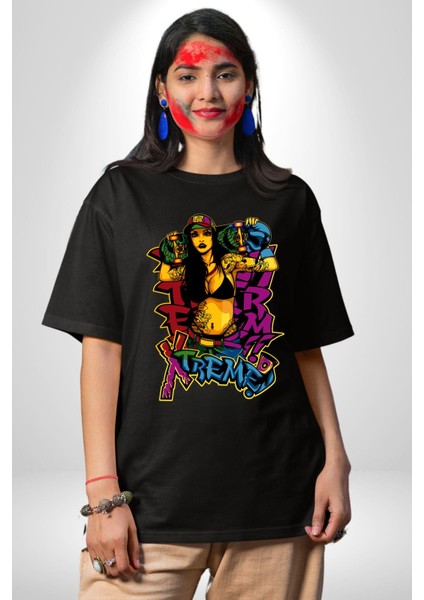 Kayakcı Kız Grafik Baskılı Pamuklu Penye Kadın Erkek Siyah Tişört