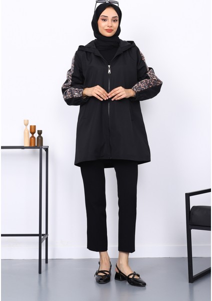 Siyah Kol Pul Detaylı Trençkot