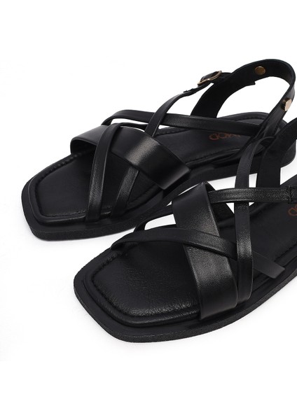 Kadın Siyah Tokalı Deri Sandalet 25SFD130718