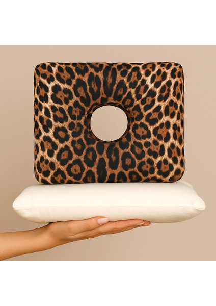 Leopar Desenli Piercing Yastığı, Kulak Boşluklu Yastık, Piercingli Kulak Için Yastık(26 x 26 cm)