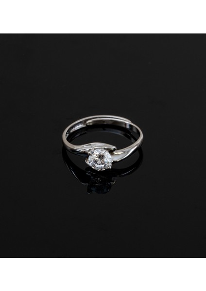 Parlak Zirkon Taşlı Tek Taş Yüzük – 925 Ayar Gümüş, Her Ebat Parmağa Ayarlanabilir Tasarım.