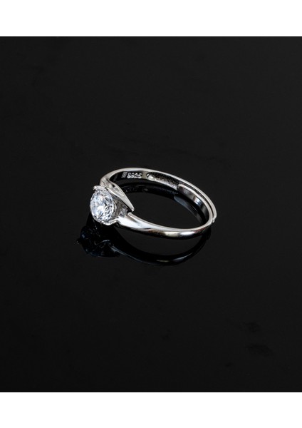 Parlak Zirkon Taşlı Tek Taş Yüzük – 925 Ayar Gümüş, Her Ebat Parmağa Ayarlanabilir Tasarım. fırsatları