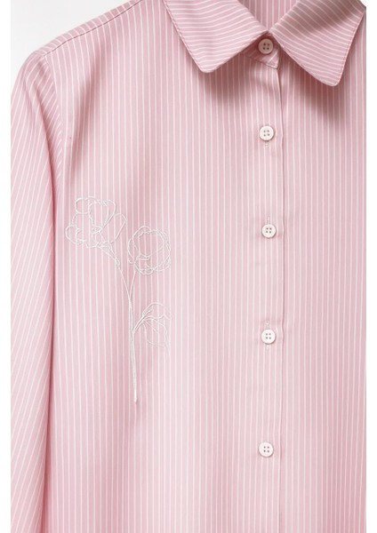 Standart Beden Oversize Çizgili Nakış Detaylı Gömlek fiyatları