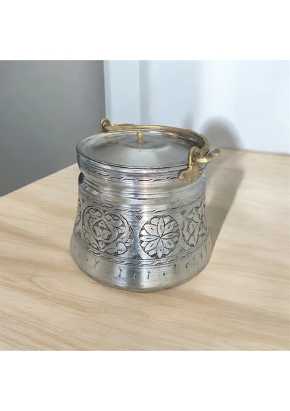 - Oymalı Işlemeli Bakır Yoğurt Bakraç – 3 Lt Kapasiteli, El Işçiliği, Nikel Kaplama, Geleneksel Osmanlı Tarzı Yoğurt ve Süt Kabı