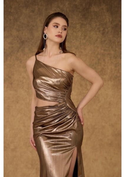 Dekolteli Yırtmaçlı Parlak Örme Abiye Elbise modelleri