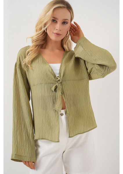 Kadın BDART Fiyonk Bağlamalı Sırsız V-Yaka Bluz Adaçayı Yeşili