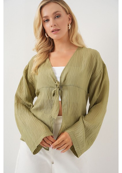 Kadın BDART Fiyonk Bağlamalı Sırsız V-Yaka Bluz Adaçayı Yeşili