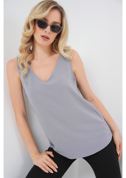 Kadın BDART Dokulu V Yaka Kolsuz Bluz Gri