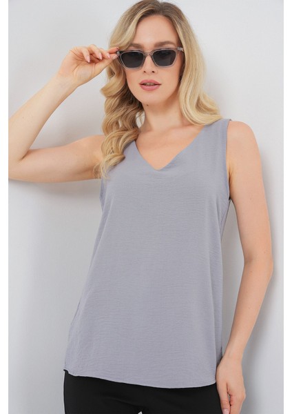 Kadın BDART Dokulu V Yaka Kolsuz Bluz Gri