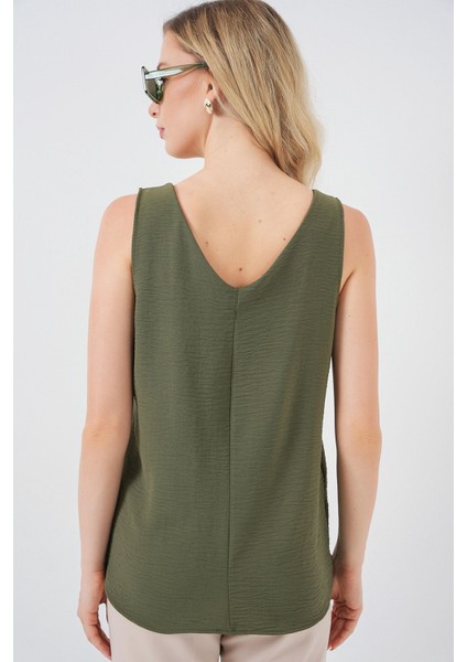Kadın BDART Dokulu V Yaka Kolsuz Bluz Haki Yeşil