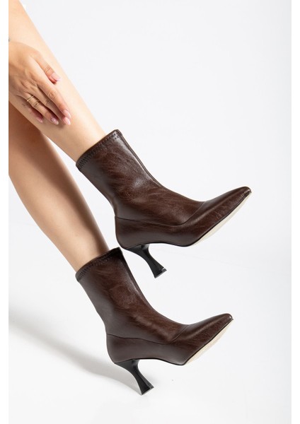 Kadın Kahverengi Cilt Bilekli Orta Boy Topuklu Bot fırsatları