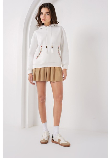 Kadın BDART Ponponlu Kapüşonlu Oversized Sweatshirt Beyaz
