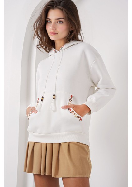 Kadın BDART Ponponlu Kapüşonlu Oversized Sweatshirt Beyaz