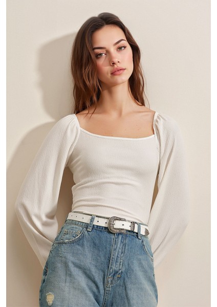 Kadın BDART Fırfırlı, Kare Yaka, Fitilli Bluz Beyaz