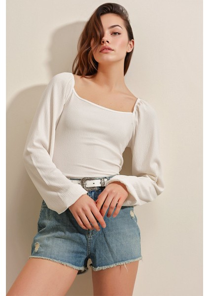 Kadın BDART Fırfırlı, Kare Yaka, Fitilli Bluz Beyaz