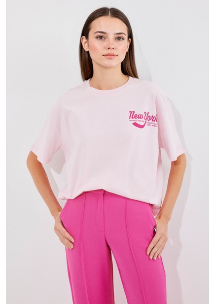 Kadın BDART Baskılı Düz Yaka Bol Kesim Tişört Toz Pembe