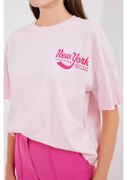 Kadın BDART Baskılı Düz Yaka Bol Kesim Tişört Toz Pembe