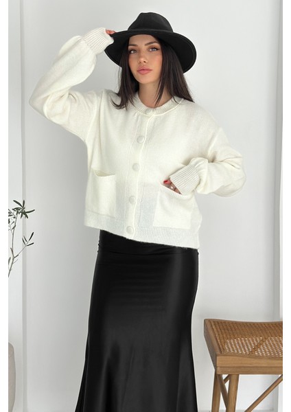 Kadın Tiftik Triko Hırka – Kaplama Düğmeli & Yumuşak Dokulu modelleri