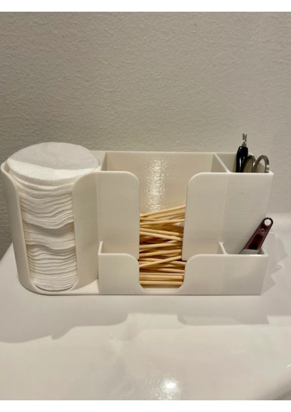 Yumuşak Beyaz Pamuk ve Kulak Çubuğu Düzenleyici, Şık ve Pratik Tasarım ile Kullanışlıdır.