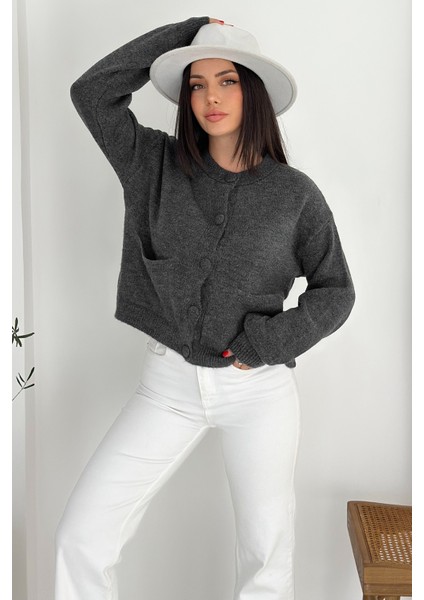 Kadın Tiftik Triko Hırka – Kaplama Düğmeli & Yumuşak Dokulu