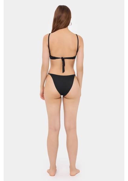 Kadın Yüzme Havuzu Detaylı, Halkalı Sütyen Kesimli Bikini Takımı Natural