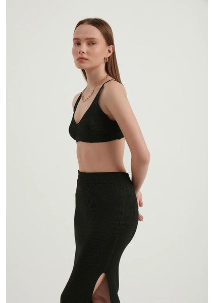 Kadın 2 Parça: V Yaka Vücut Tipine Uygun Crop Top & Yan Yırtmaçlı Yüksek Bel Maksi Etek Siyah