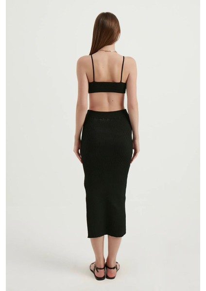 Kadın 2 Parça: V Yaka Vücut Tipine Uygun Crop Top & Yan Yırtmaçlı Yüksek Bel Maksi Etek Siyah