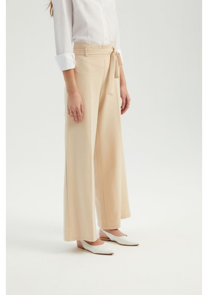 Kadın Kemer Detaylı Yüksek Bel Geniş Bacaklı Pantolon Krem Doğal