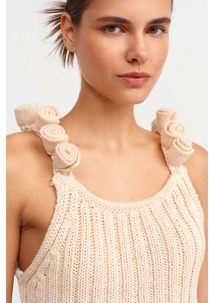 Kadın Çiçek Detaylı Scoop Yakalı, Fitilli Örme Kolsuz Üst Natural
