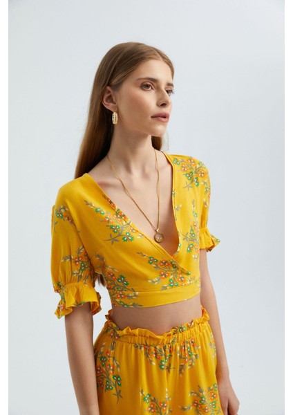 Kadın Çiçekli Surplice Yaka Kısa Kollu Crop Top Sarı