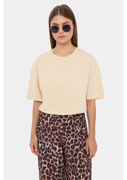 Kadın Rahat Kesim Kısa Kollu Yuvarlak Yaka Tişört Natural