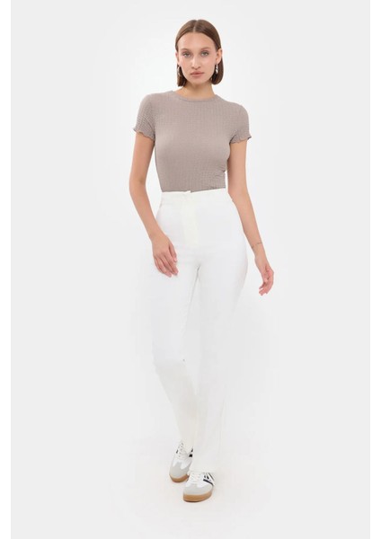 Kadın Buruşuk Dokulu Kısa Kollu Yuvarlak Yakalı Üst Natural