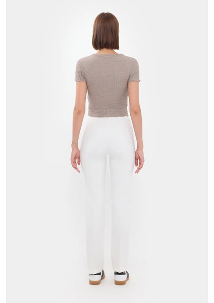 Kadın Buruşuk Dokulu Kısa Kollu Yuvarlak Yakalı Üst Natural