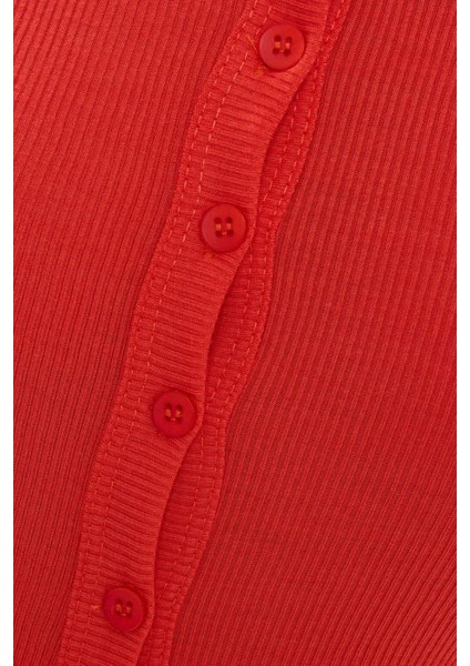 Kadın Düğme Detaylı Yuvarlak Yaka Dokuma Üst Red