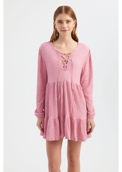 Kadın Elbise: Büzgülü Yuvarlak Yakalı Bağcıklı Katlı Uzun Kollu Mini Elbise Pink