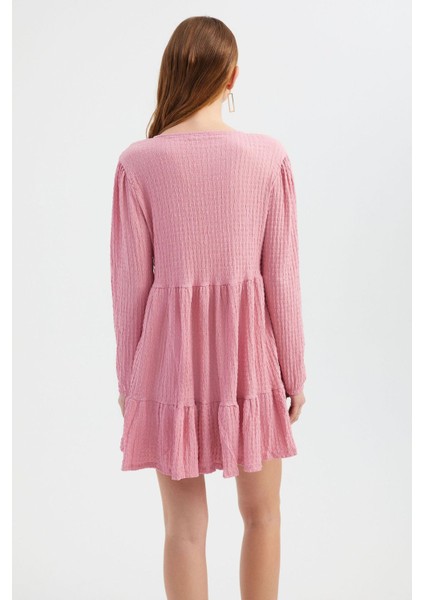 Kadın Elbise: Büzgülü Yuvarlak Yakalı Bağcıklı Katlı Uzun Kollu Mini Elbise Pink