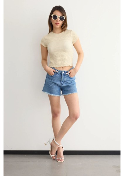 Kadın Dokuma Kumaşlı Yuvarlak Yaka Kısa Kollu Kırpılmış Üst Natural