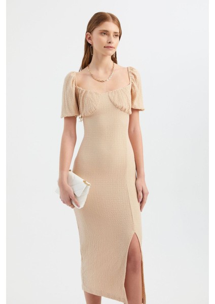 Kadın Yan Yırtmaçlı Fırfırlı Kollu Sweetheart Yakalı Midi Elbise Natural
