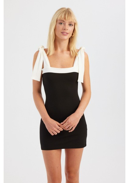 Kadın Kemer Detaylı Blok Renkli Kare Yaka Mini Elbise Black