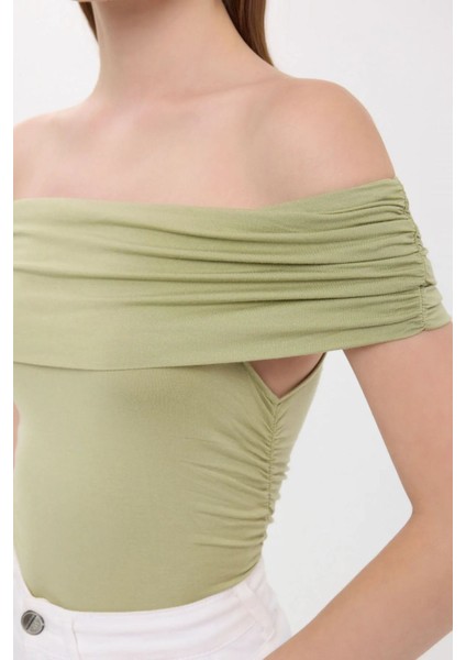 Kadın Omuzdan Askılı Büzgülü Vücut Şeklini Takip Eden Üst Green