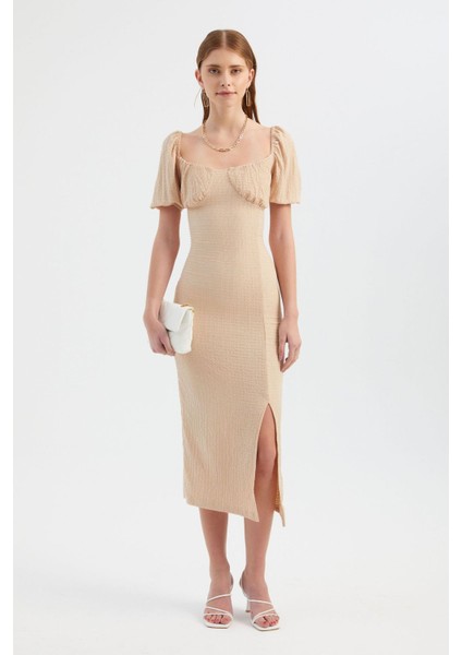 Kadın Yan Yırtmaçlı Fırfırlı Kollu Sweetheart Yakalı Midi Elbise Natural