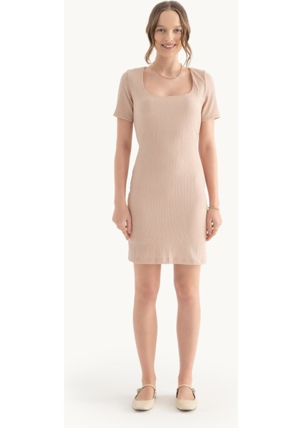 Kadın Kare Yaka Kısa Kollu Mini Vücut Sıkıştırma Elbise Fildişi Doğal indirimleri