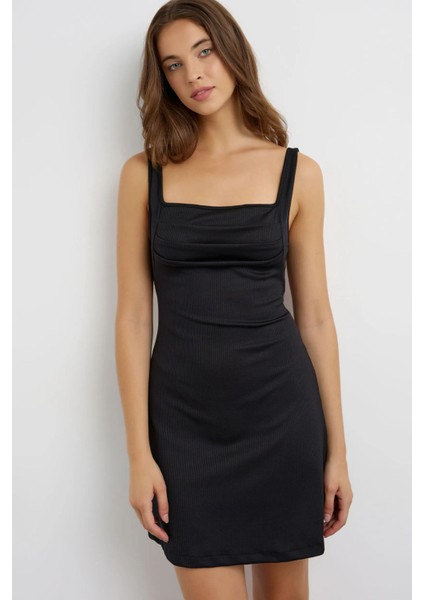 Kadın Kırışıklıklı Kare Yaka Mini Elbise Siyah