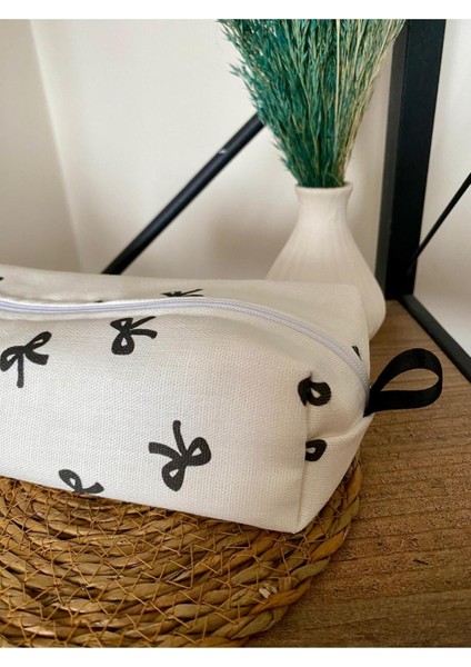 Fiyonklu ve Kurdeleli Şık Kalemlik, Hediye Olarak Ideal, Sade ve Güzel Tasarım modelleri