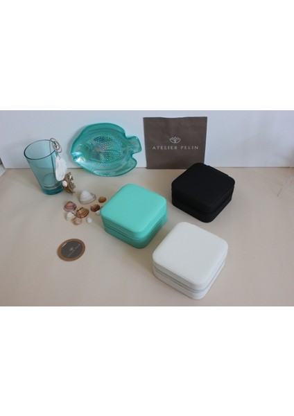 Şık Kare Takı ve Mücevher Çantası, Siyah Renkle Zarif Saklama Alanı