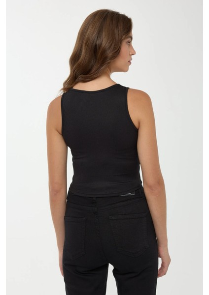 Kadın Düğme Detaylı Crop Üst Black