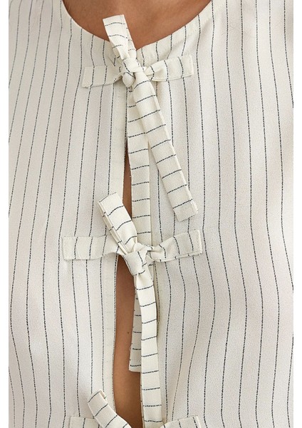 Kadın Dantel Detaylı Şeritli Kolsuz Bluz Natural