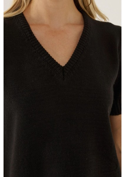 Kadın Kısa Kollu V-Yaka Örgü Kazak Siyah