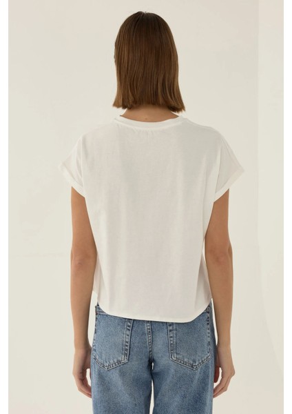 Kadın Basic Yuvarlak Yaka Kısa Tişört Tozlu Beyaz
